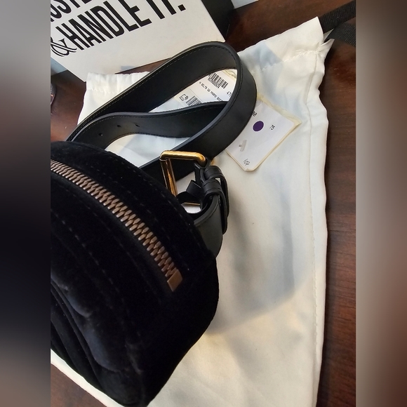 Gucci GG Marmont Velvet Belt Bag - Picture 8 of 16
